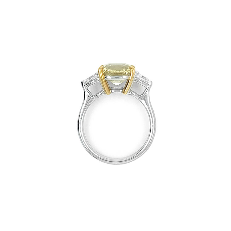 detail Zlatý Prsten se Žlutým Safírem a Diamanty