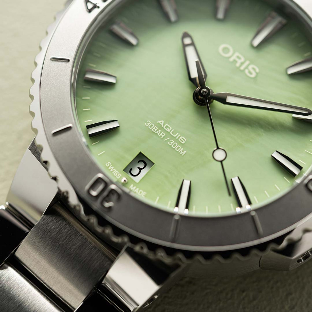 detail Oris Aquis Date 01 733 7770 4157-07 8 18 05P
