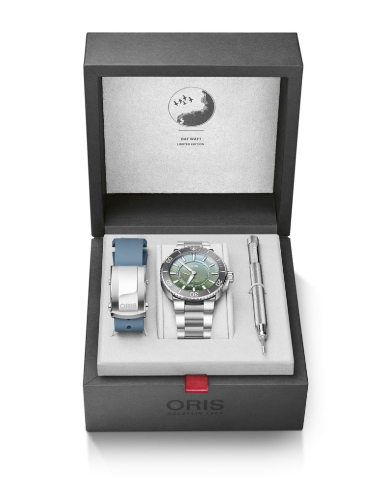 detail Oris Aquis Dat Watt Limited Edition II 01 743 7734 4197-Set