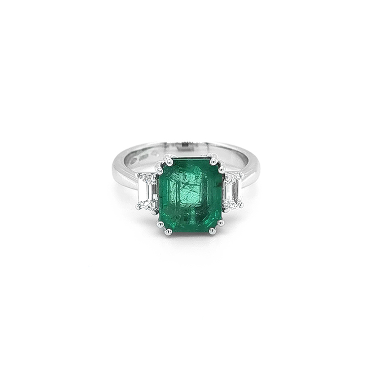 detail Zlatý Prsten se Smaragdem a Diamanty