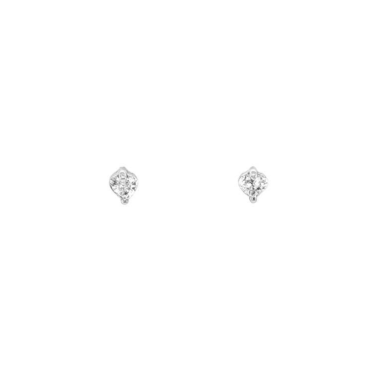 detail Zlaté Náušnice ve Tvaru Srdce s Diamanty