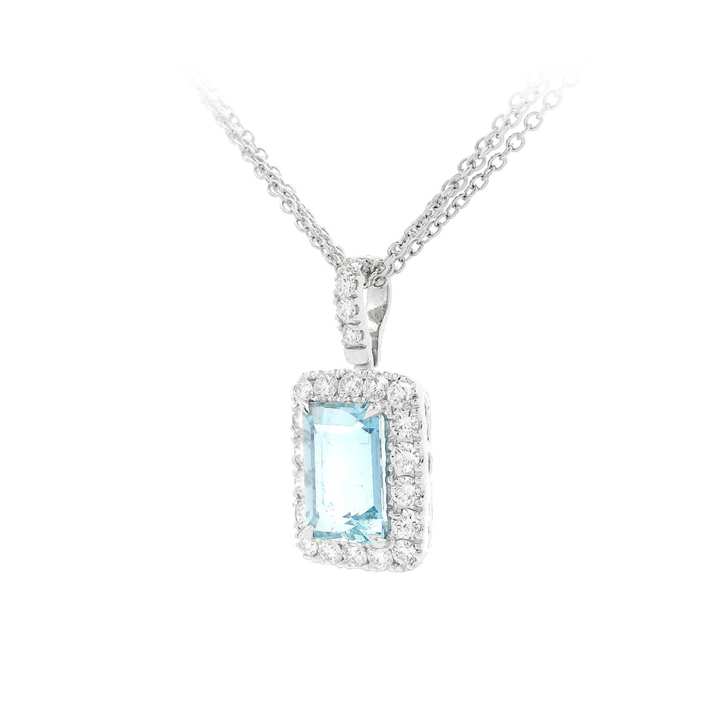 detail Zářivý Akvamarín Obklopený Diamanty v Luxusním Šperku