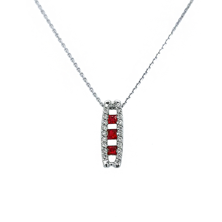 detail Zlatý Přívěsek s Rubíny a Diamanty