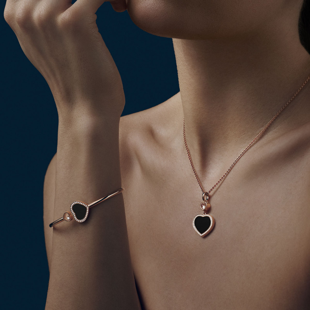 detail Zlatý Přívěsek Chopard Happy Hearts 79A074-5201