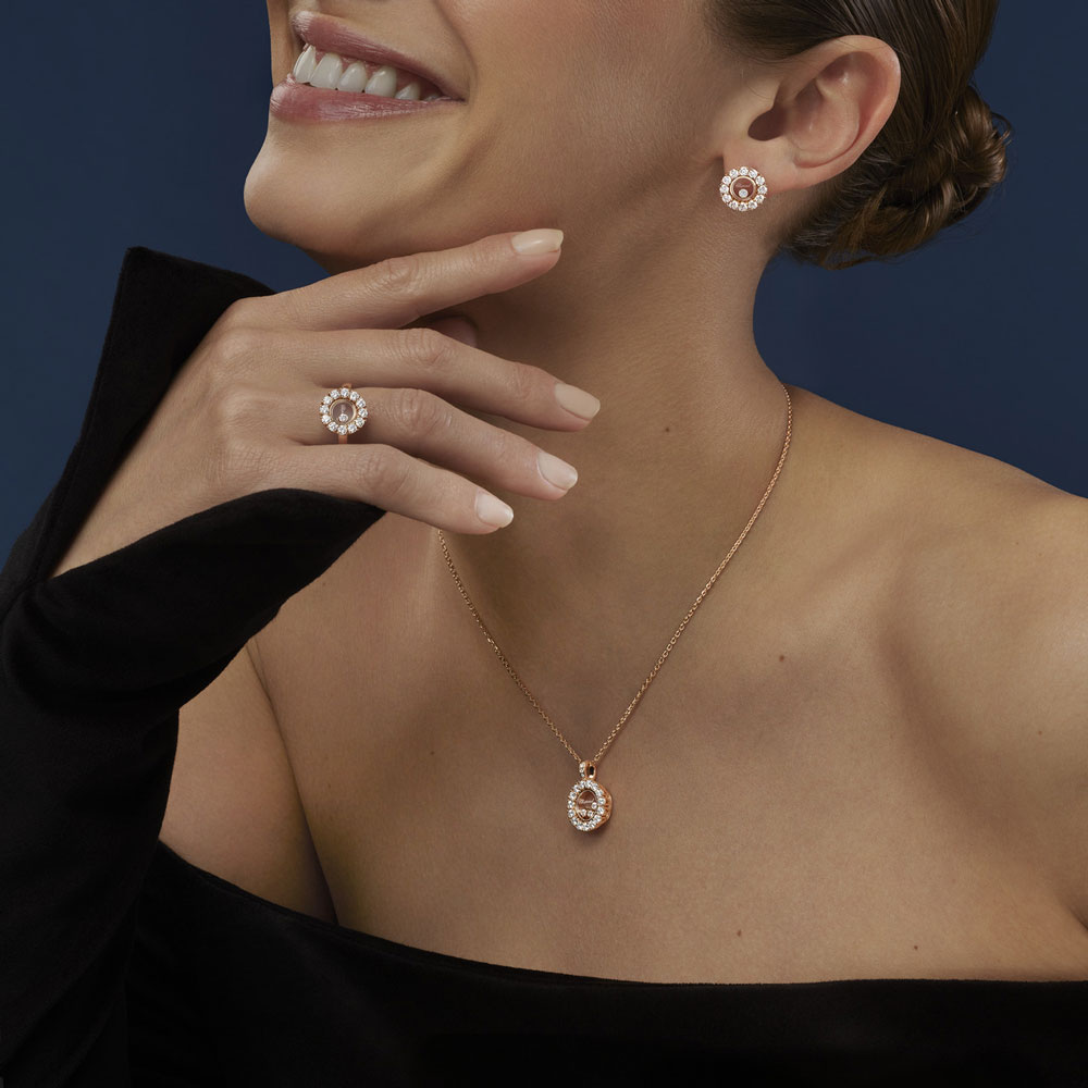 detail Zlaté Náušnice Chopard Happy Hearts 83A609-5001
