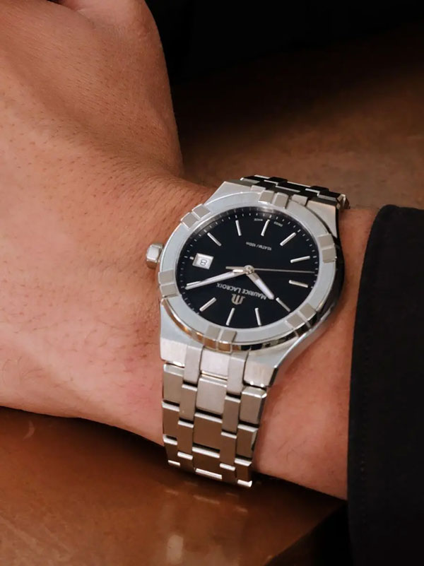 detail Maurice Lacroix Aikon Quartz 40mm AI1108-SS002-330-1