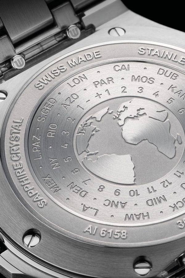 detail Maurice Lacroix Aikon Venturer GMT AI6158-SS002-130-1