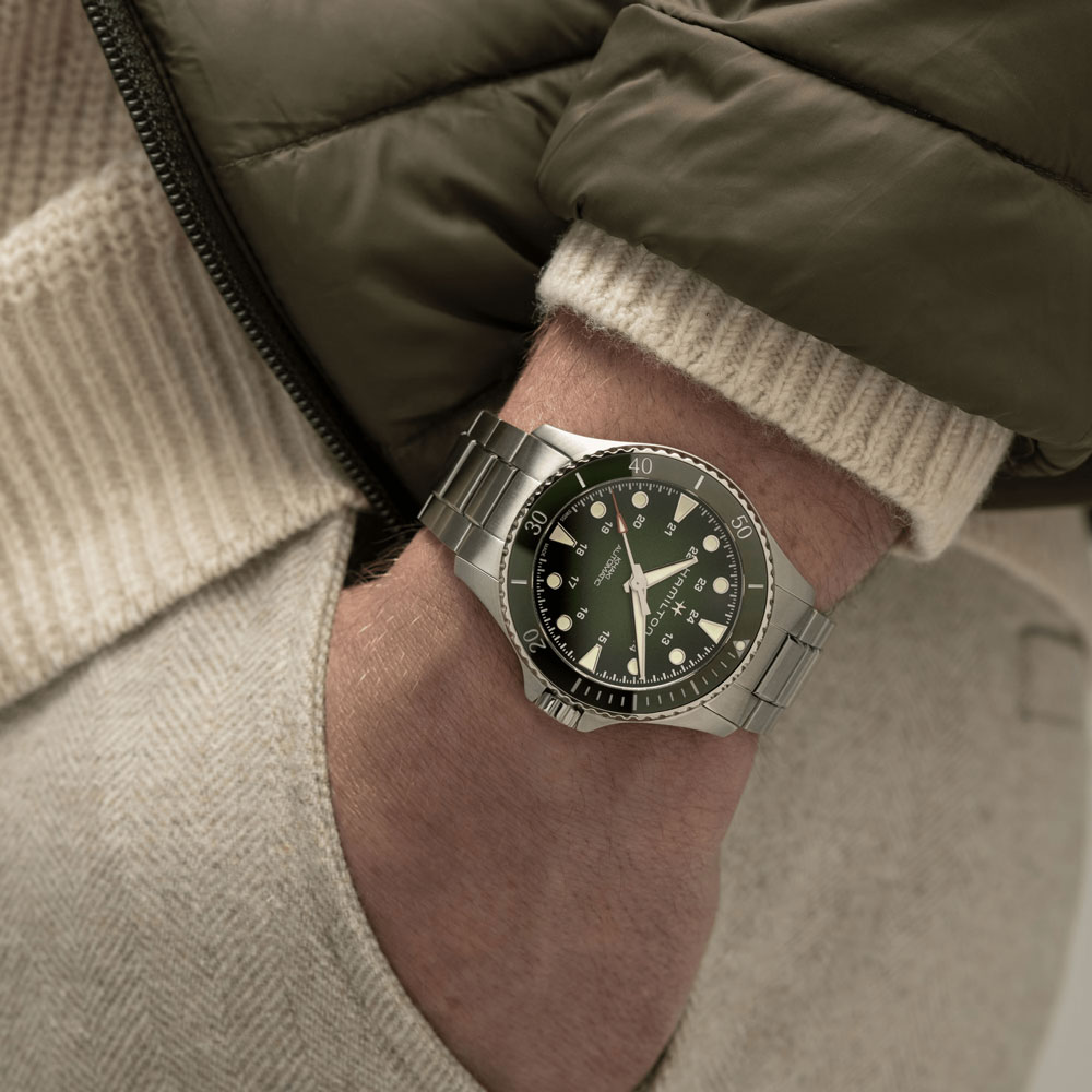 detail Hamilton Khaki Navy Scuba Auto H82525160