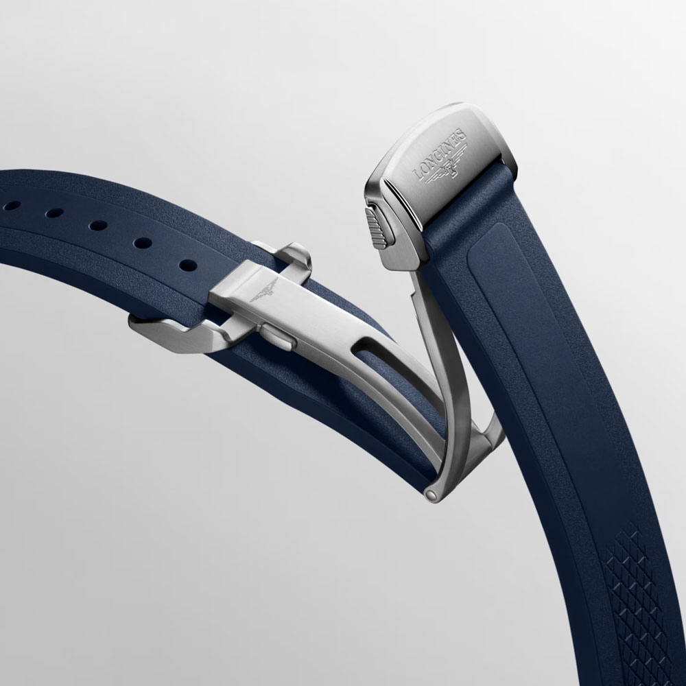 detail Longines Conquest L3.720.4.92.9