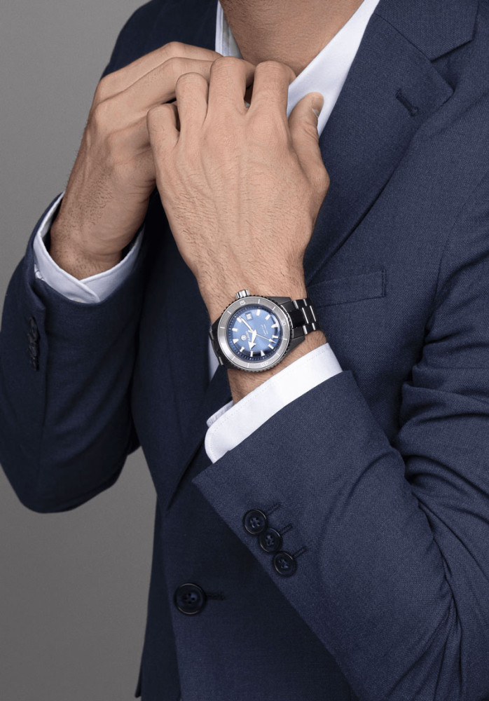 detail Rado Captain Cook High-Tech Ceramic Diver R32144202