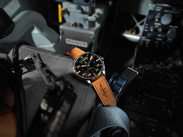detail Hamilton Khaki Aviation Day Date Automatic H64645531