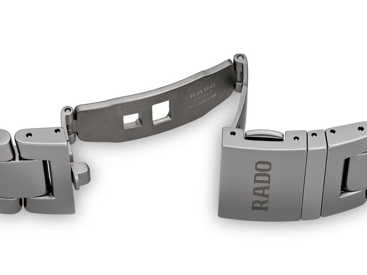 detail Rado Captain Cook High-Tech Ceramic Diver R32144202