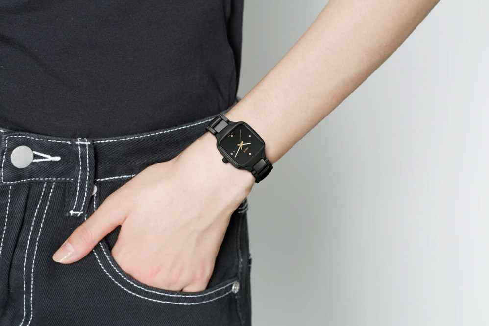 detail Rado True Square Diamonds R27080722