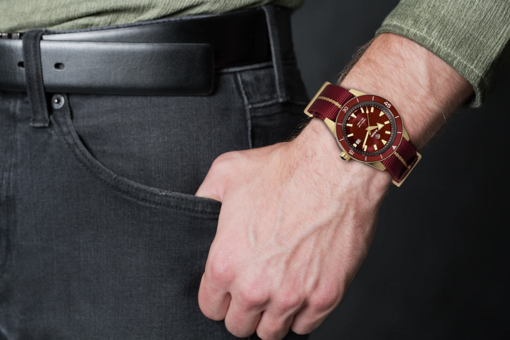 detail Rado Captain Cook Automatic Bronze R32504407