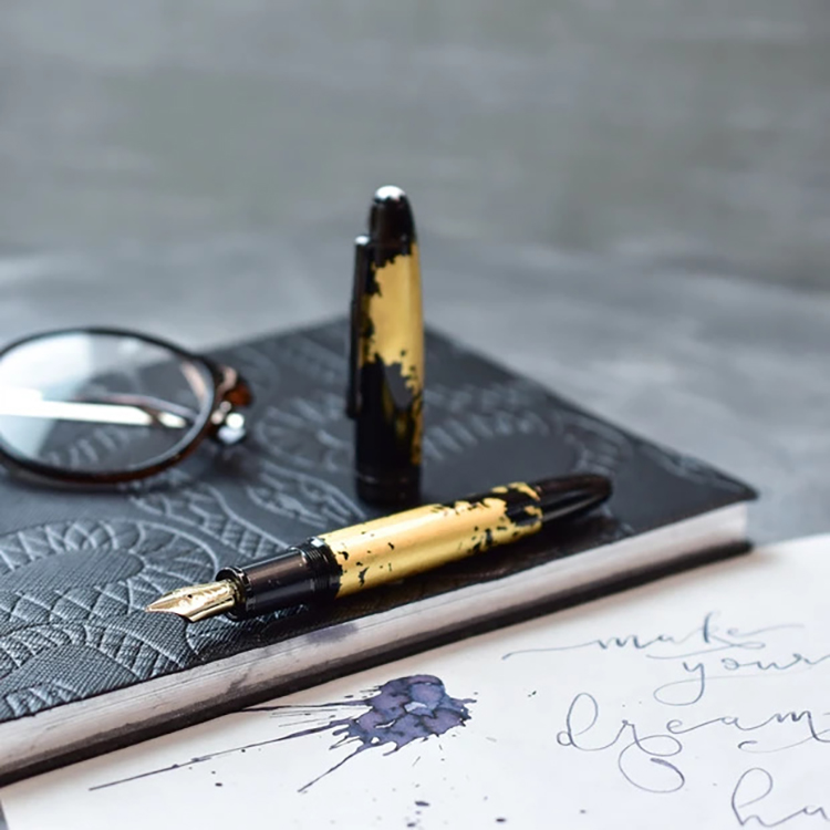 detail Montblanc Meisterstück Solitaire Calligraphy Gold Leaf Flex 119700