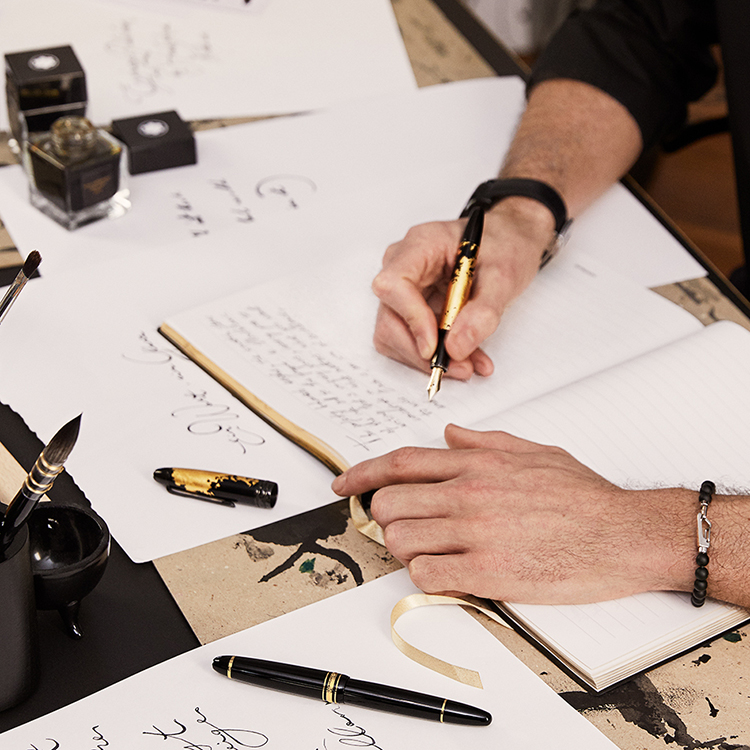 detail Montblanc Meisterstück Solitaire Calligraphy Gold Leaf Flex 119700