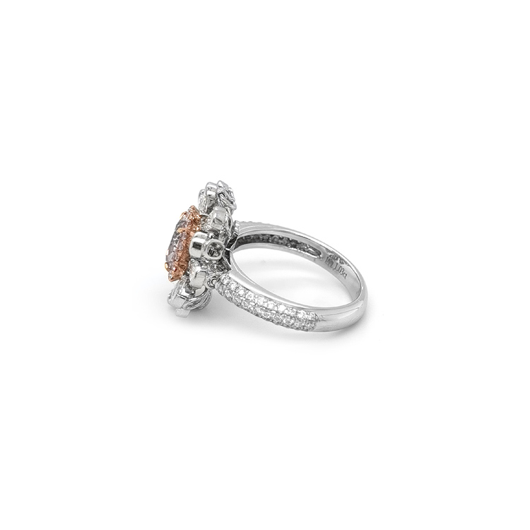 detail Zlatý Prsten s Fancy Růžovým Diamantem