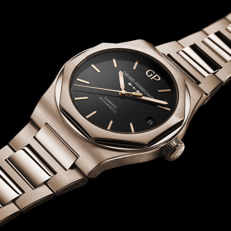 detail Girard Perregaux Laureato 42 mm 81010-52-3118-1CM