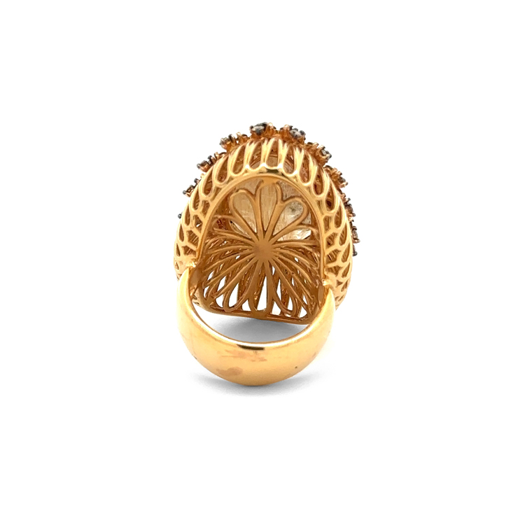 detail Zlatý Prsten s Venušiný Vlasy a Diamanty