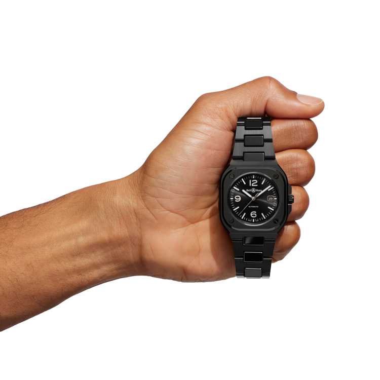detail Bell & Ross BR 05 Black Ceramic BR05A-BL-CE/SCE