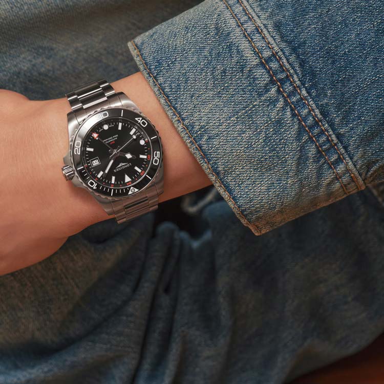 detail Longines HydroConquest GMT L3.790.4.56.6