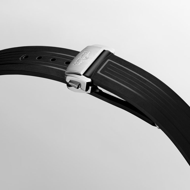 detail Longines HydroConquest GMT L3.890.4.56.9