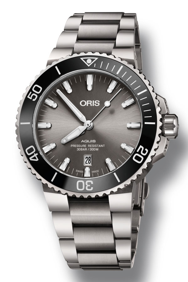 detail Oris Aquis Titanium Date 01 733 7730 7153-07 8 24 15PEB