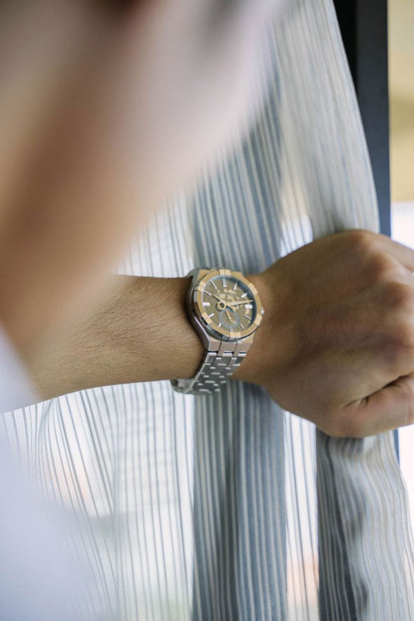 detail Maurice Lacroix Aikon Automatic Mercury 44 mm AI6088-SS002-030-1
