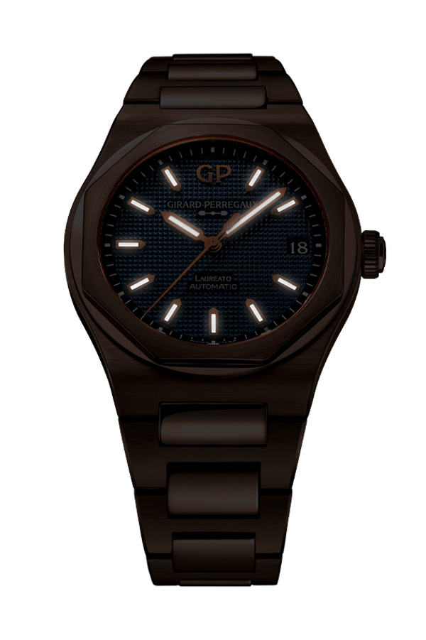 detail Girard-Perregaux Laureato 42mm 81010-52-436-52A