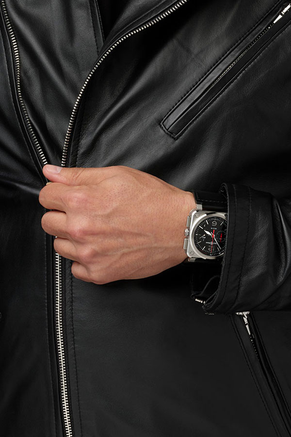 detail Bell & Ross Black Steel BR0394-BLC-ST/SCA