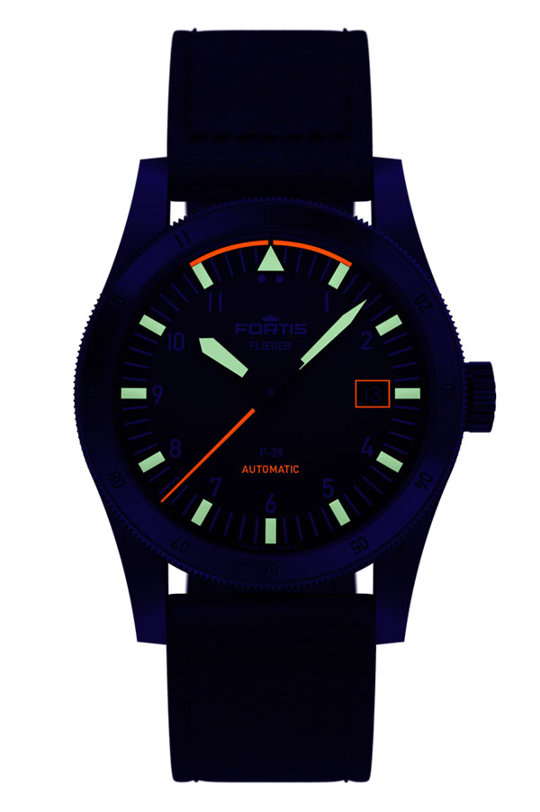detail Fortis Flieger F-39 Automatic on Aviator Strap F4220006