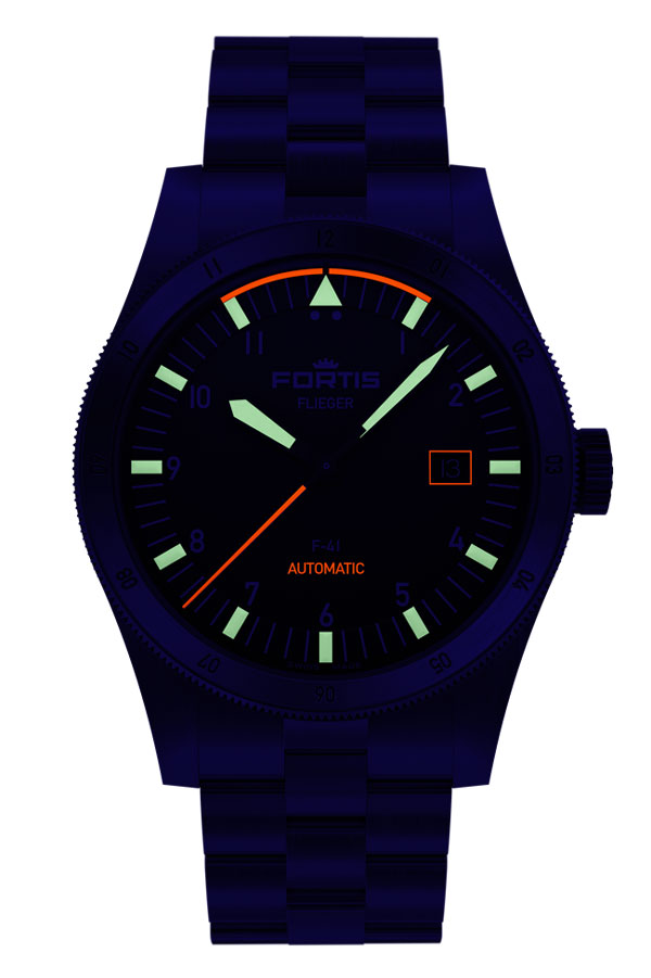 detail Fortis Flieger F-41 Automatic on Block Barcelet F4220008