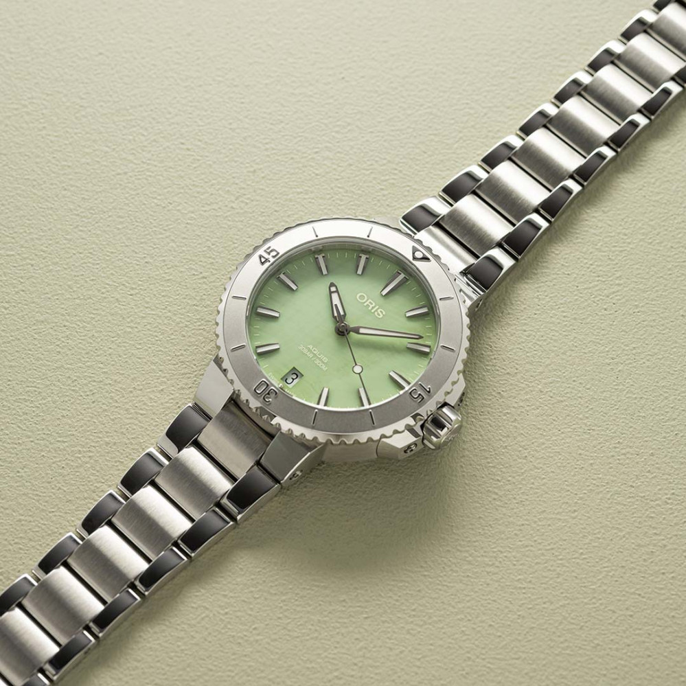 detail Oris Aquis Date 01 733 7770 4157-07 8 18 05P