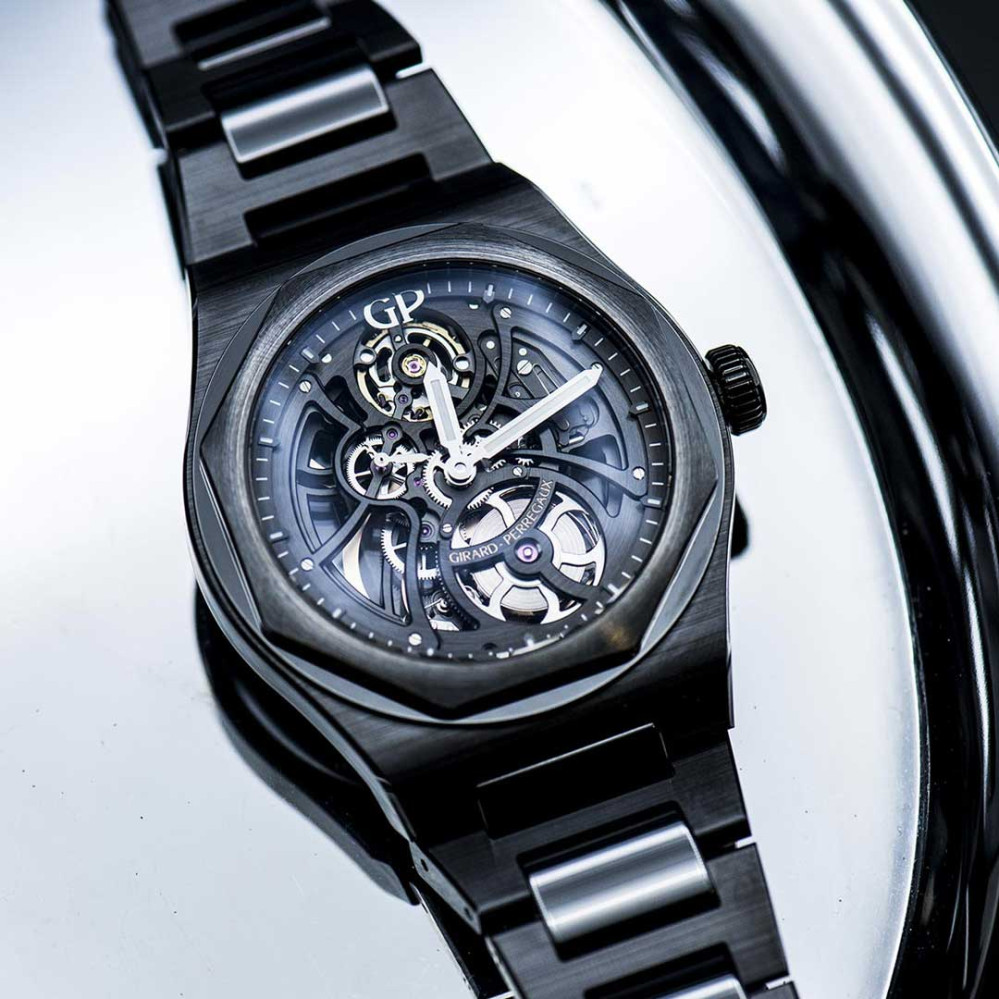 detail Girard-Perregaux Laureato Skeleton Ceramic 81015-32-001-32A