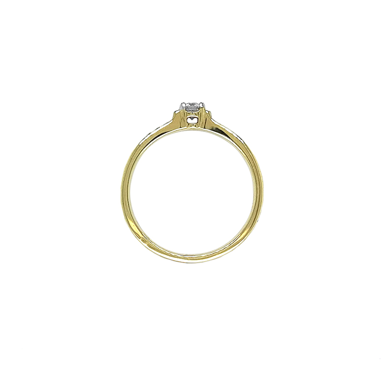 detail Zlatý Zásnubní Prsten s Diamanty