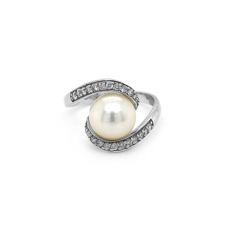 detail Zlatý Prsten s Přírodní Perlou a Diamanty