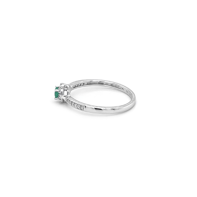 detail Smaragdový prsten s diamanty z bílého zlata