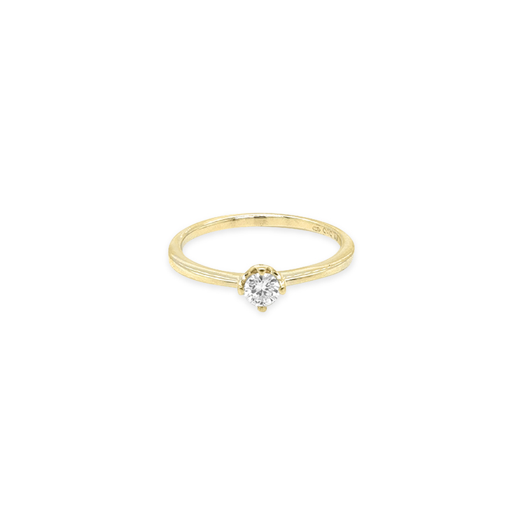 detail Zlatý zásnubní prsten s diamantem