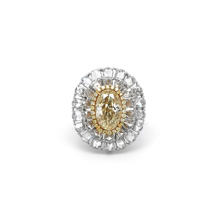 detail Zlatý Prsten se Fancy Žlutým Diamatnem