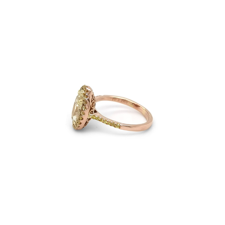 detail Zlatý Prsten s Fancy Žlutým Diamantem