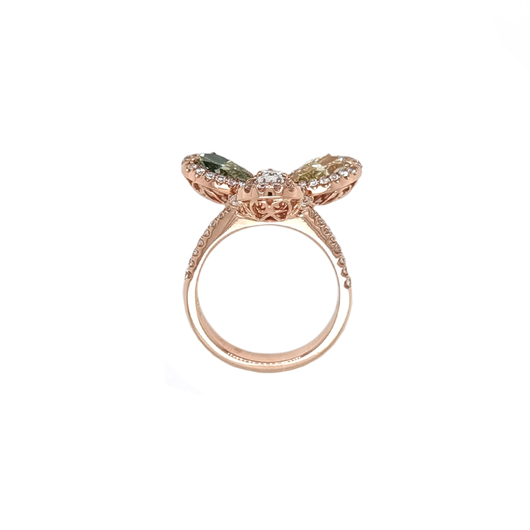 detail Zlatý Prsten s Barevnými Diamanty