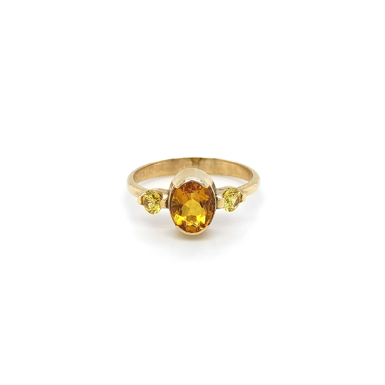 detail Zlatý Prsten s Žlutým Kamenem