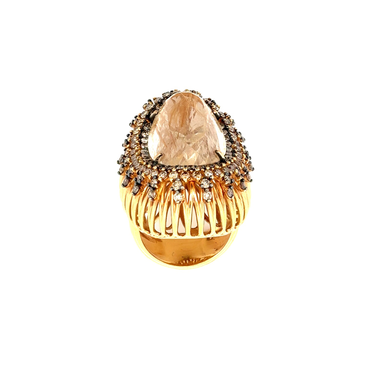 detail Zlatý Prsten s Venušiný Vlasy a Diamanty