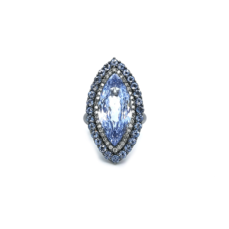 detail Zlatý Prsten Crivelli s Modrým Topazem a Diamanty