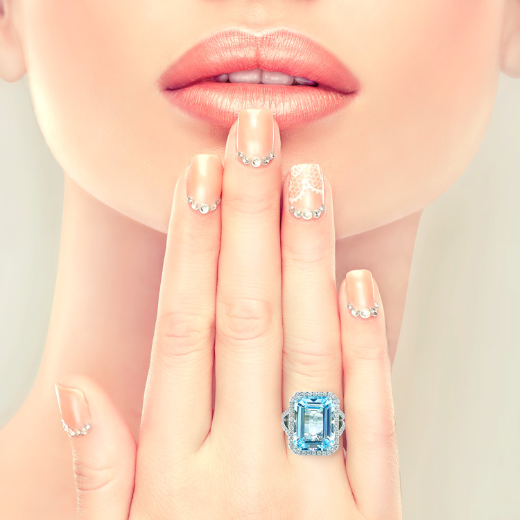 detail Zlatý Prsten s Akvamarínem a Diamanty