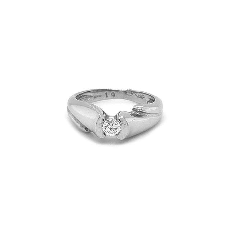 detail Platinový Zásnubní Prsten s Diamantem