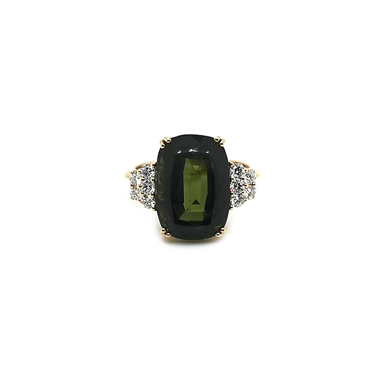 detail Zlatý Prsten se Zeleným Turmalínem a Diamanty