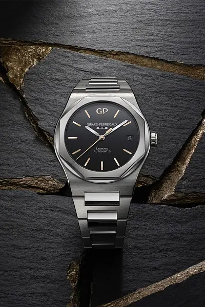 Girard-Perregaux Laureato 42mm Infinity Edition 81010-11-635-11A