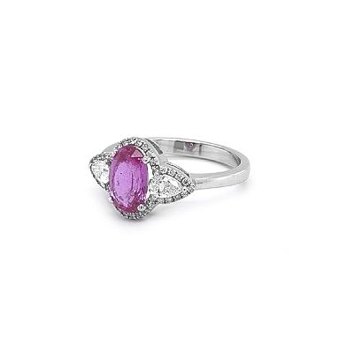 Gold Ring with Pink Sapphire and Diamonds