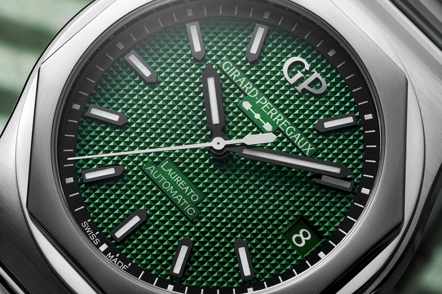 Girard-Perregaux Laureato 42mm 81010-11-3153-1CM